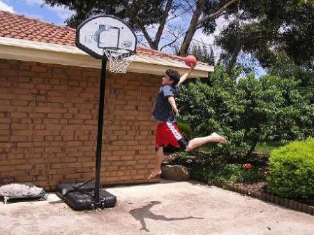 Jason+Ballon+sauter = Basketball  hehee !!